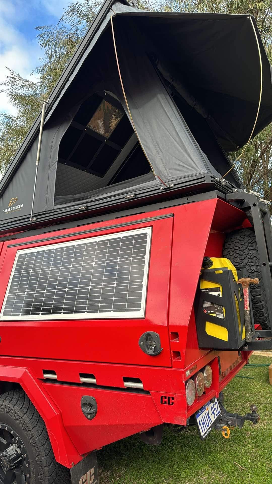 SAFARI SEEKERS ROOF TOP TENT: 'EXPEDITION SERIES V2'