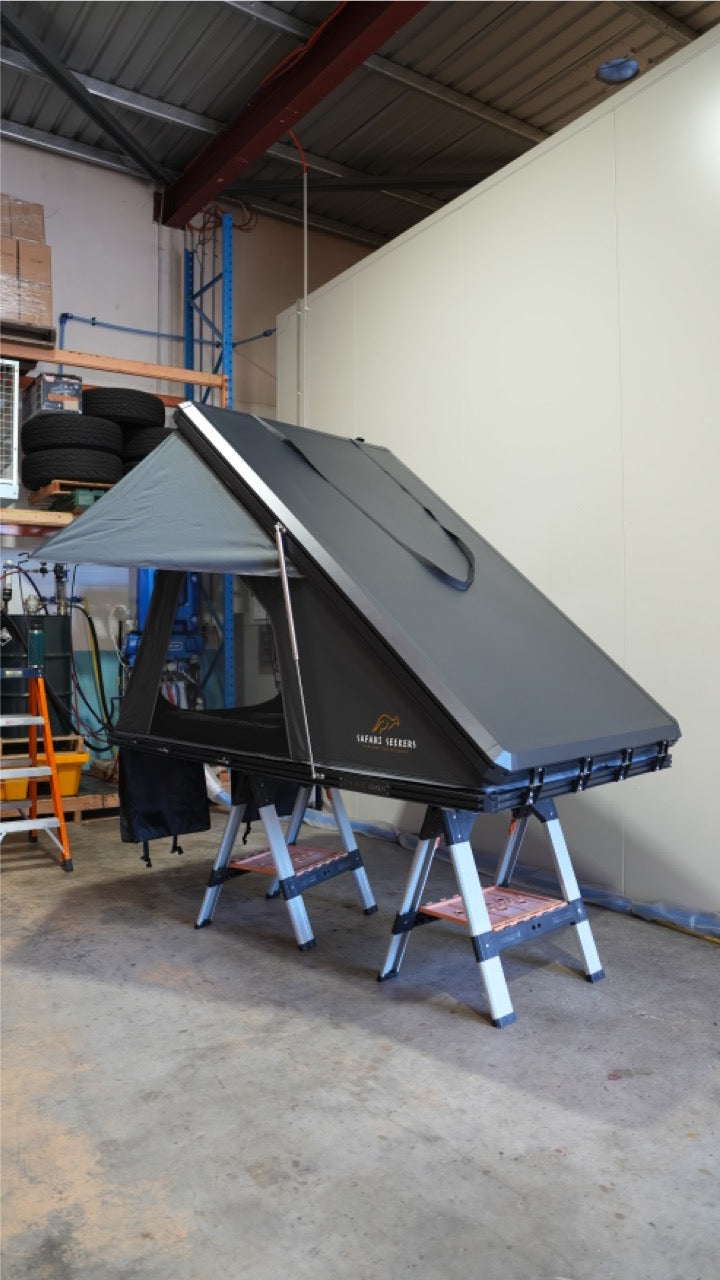 SAFARI SEEKERS ROOF TOP TENT: 'EXPEDITION SERIES V4'
