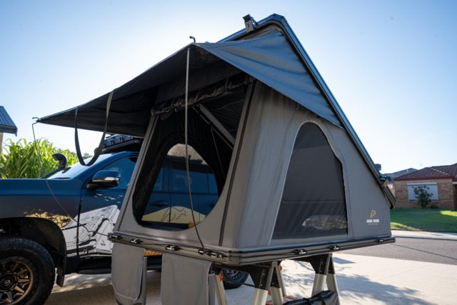 SAFARI SEEKERS ROOF TOP TENT: SUMMIT SERIES